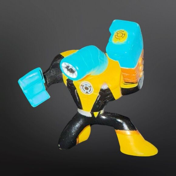 2011 Yellow Fear Low Alien Action League Action Figure 2.5” - Picture 2 of 7